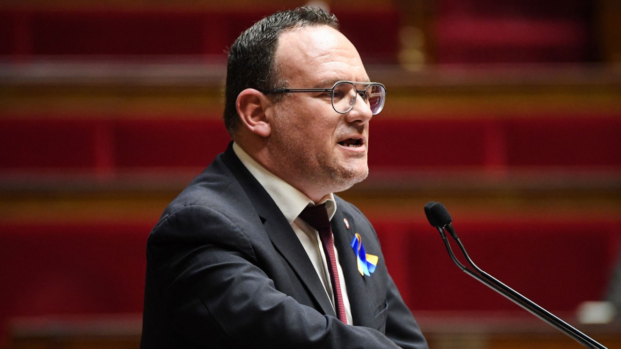 GALA VIDEO - “À sa place, je serais restée chez moi” : Damien Abad fait un retour houleux