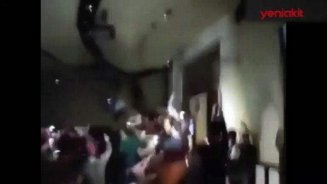 Irak karıştı! Sadr yanlıları parlamento binasını bastı