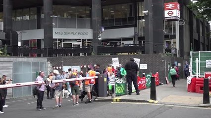 İngiltere'de demiryolu çalışanları grevde