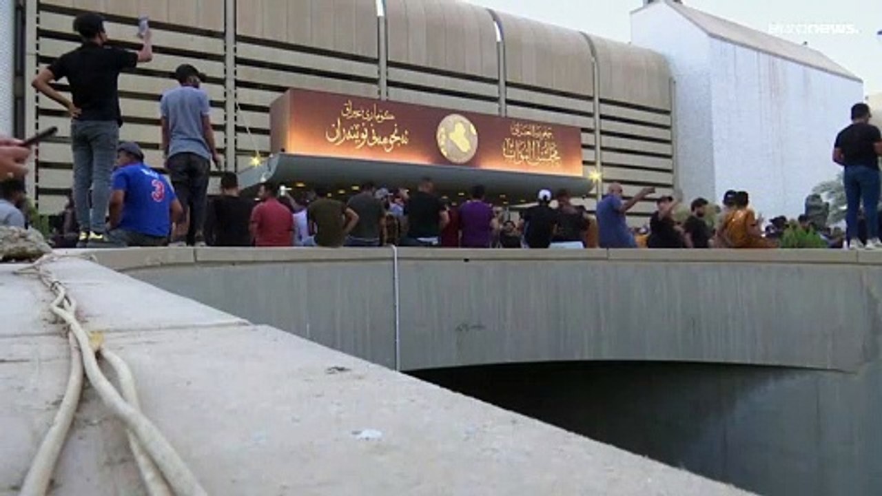 In Bagdad stürmen Demonstranten Parlament