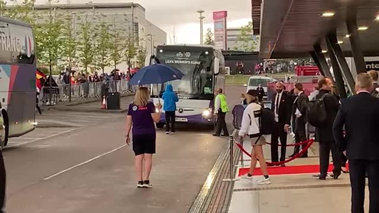 “Ole, Deutschland!” - DFB-Team erreicht Stadion