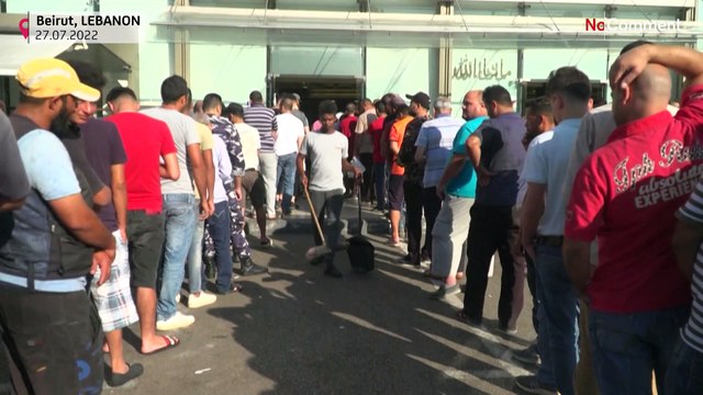 Largas colas en Beirut para recibir pan subvencionado, escaso tras la invasión rusa de Ucrania