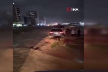 BAE'yi sel vurdu: Onlarca araç selde mahsur kaldı