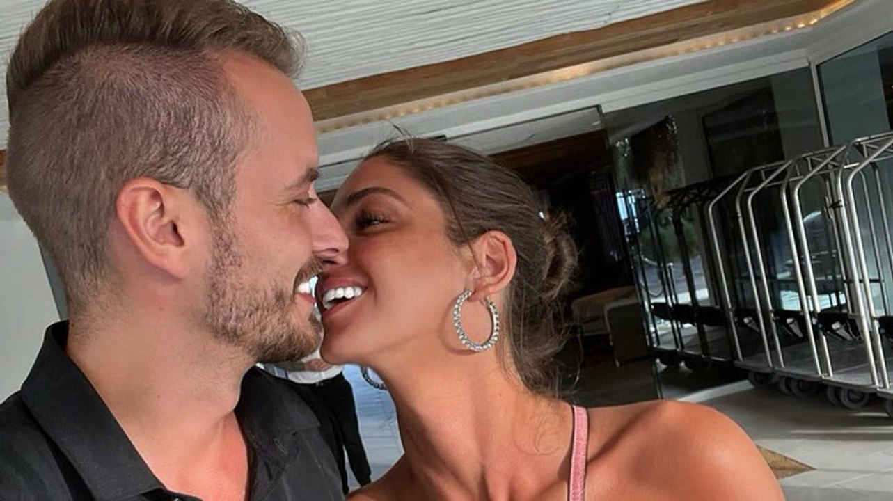 Jetzt ist es raus: erstes liebes-pic von julian und seiner tanja