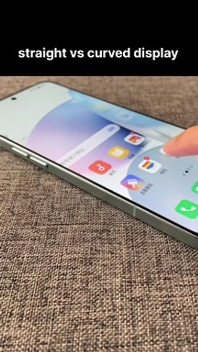 Flat display vs curved display #straightdisplay #flatdisplay #curveddisplay #trendytech