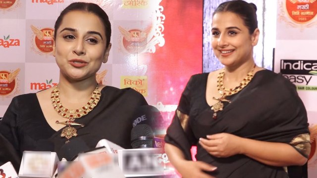 अपनी पहले हिंदी फिल्म 'परिणीता' के मेकअप आर्टिस्ट को सम्मानित करने पहुंची विद्या बालन