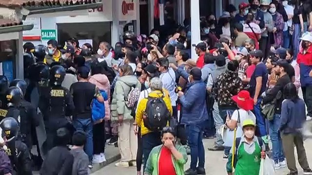 Turistas protestan tras agotarse boletos para visitar Machu Picchu en Perú