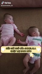 Người phụ nữ một mình chăm 2 con, chồng bỏ mặc bấm điện thoại