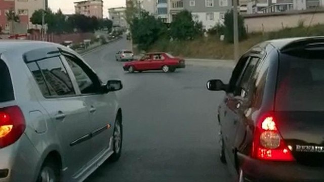 Drift yapan 2 araç sürücüsüne ceza