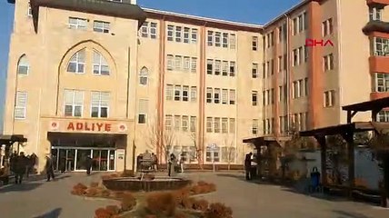 Bardakla kör eden avukata ilk duruşmada tahliye