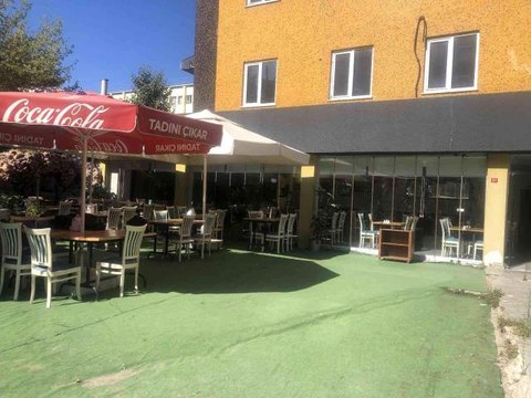 Bitmeyen metro, esnafı isyan ettirdi