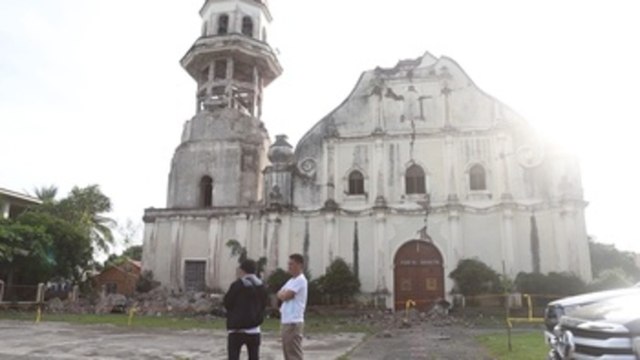 Filipinas evalúa daños y se mantiene en alerta tras el fuerte seísmo