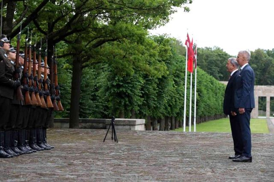 Milli Savunma Bakanı Hulusi Akar, Letonya'da