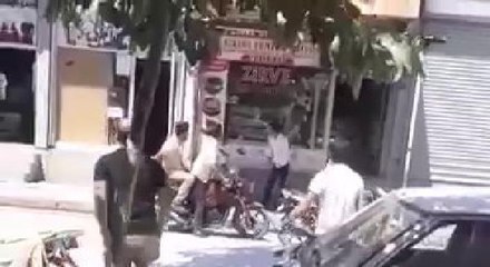 KAÇAK YAPININ YIKIMINA KARŞI ÇIKAN GRUP, BELEDİYE ARACI İLE BİR İŞ YERİNE ZARAR VERDİ