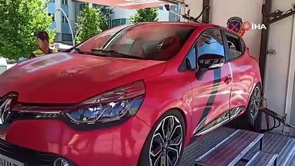 Emniyet kemerinin önemini tepe taklak olarak anladılar