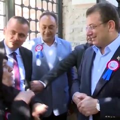 İmamoğlu'nu gören vatandaş: Seni sevdiğim için muhtar beni eleştiriyor