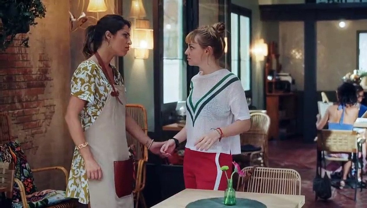 Plus belle la vie : [Indiscrétion] - Sylvia organise un date pour Emilie