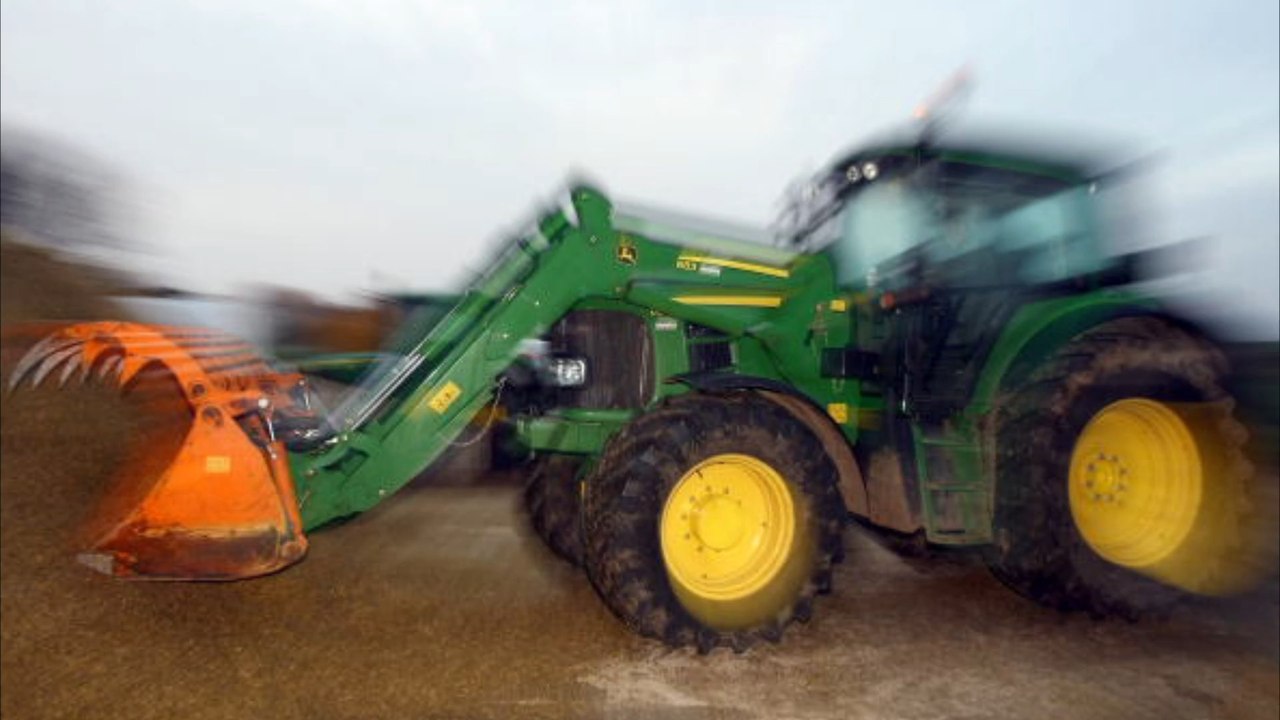 Zwölfjähriger gerät auf erlebnisbauernhof unter traktor – tot