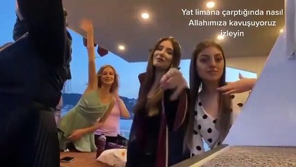 Titanik buz dağına çarpmadan az önce kemancılar...