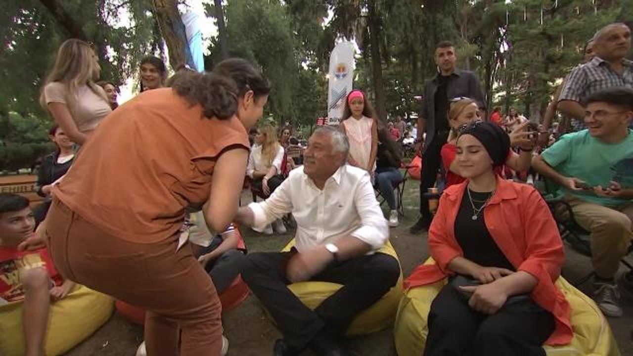 Adana'da 'Bi Yaz' Konserleri Sürüyor