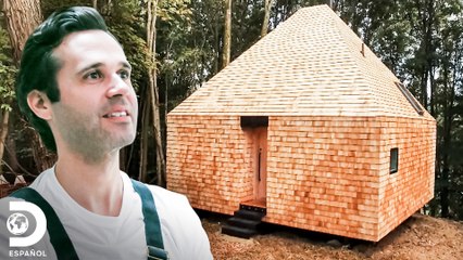 Toda la familia se une para ver la cabaña finalizada | Construcciones Remotas | Discovery en Español