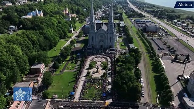 À Québec, le pape François renoue avec les bains de foule