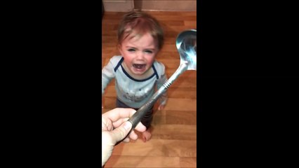 Comment calmer un enfant... avec une simple louche