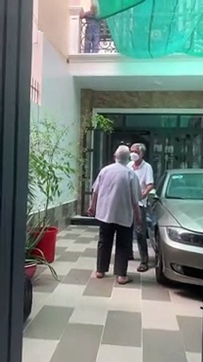 Xúc động khoảnh khắc anh hai ngoài 70 tuổi lên thăm em gái