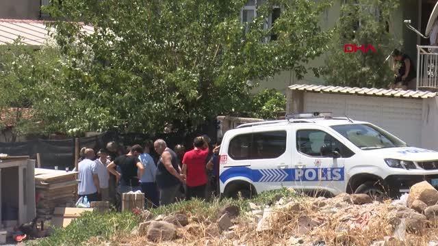 EŞİNİ BIÇAKLA REHİN ALDI; İKNA EDİLMEYE ÇALIŞILIYOR