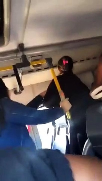 Mulher agredida no ônibus por furar a fila
