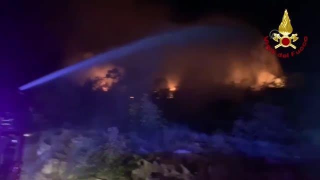 İtalya-Slovenya sınırındaki orman yangını 25 aileyi yerinden etti