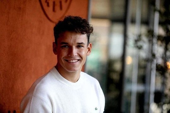 Théo Curin : sans bras, ni jambes, l'acteur évoque sa sexualité et la masturbation