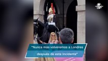 Acaricia a caballo de la guardia real británica y recibe respuesta inesperada