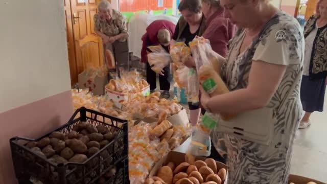 Ukraynalı siviller okul binalarına sığınarak yaşamlarını sürdürüyor