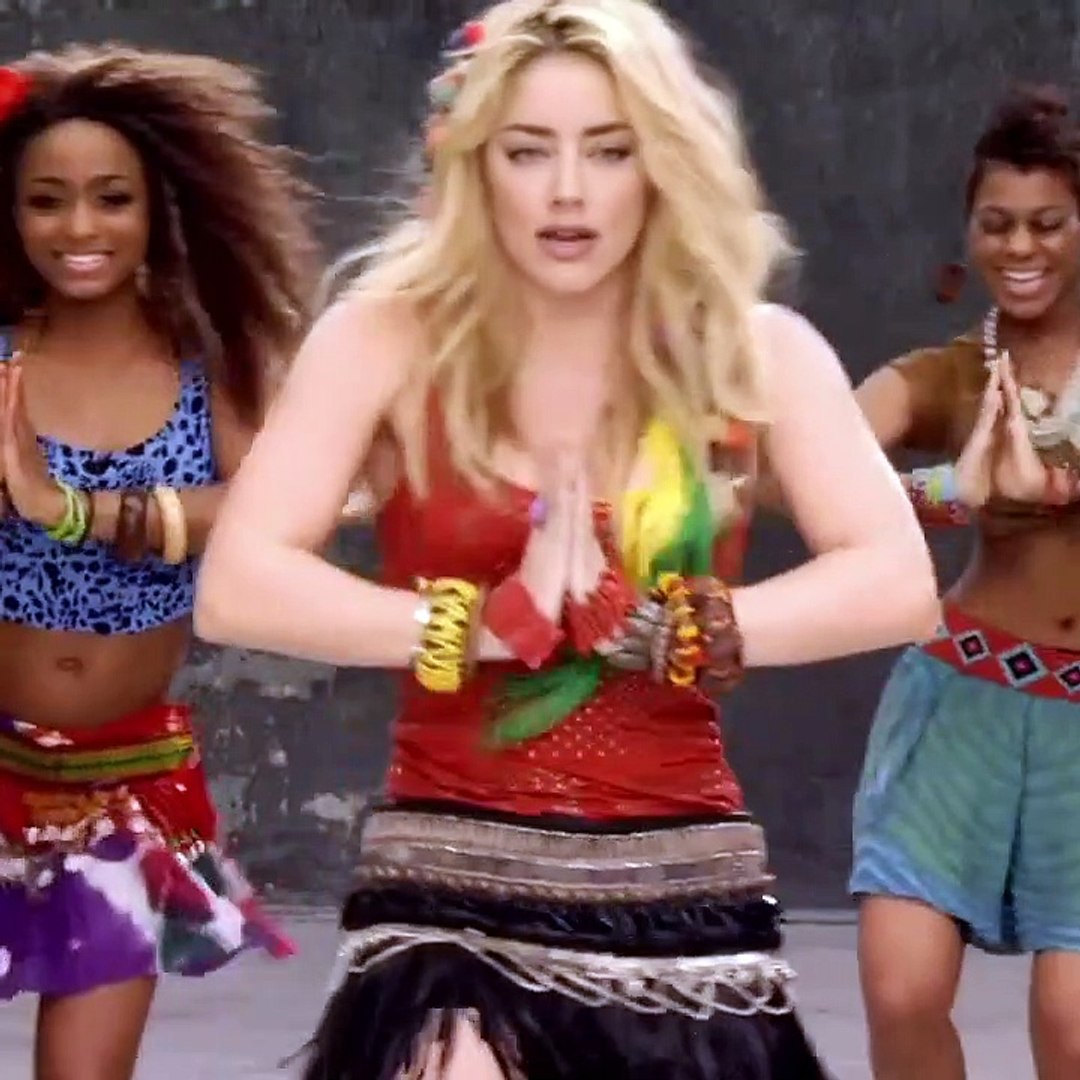 ⁣Amber Heard Replaces Shakira in Waka Waka