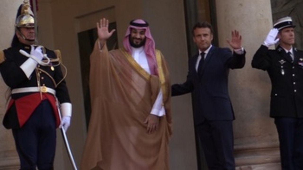 Macron recibe a Bin Salmán entre críticas