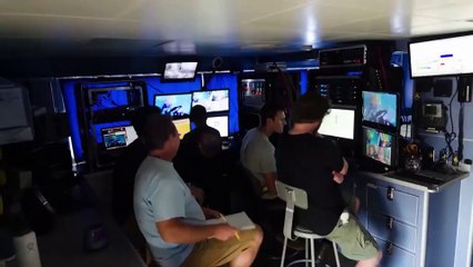 Linha de buracos no fundo do oceano intriga comunidade científica