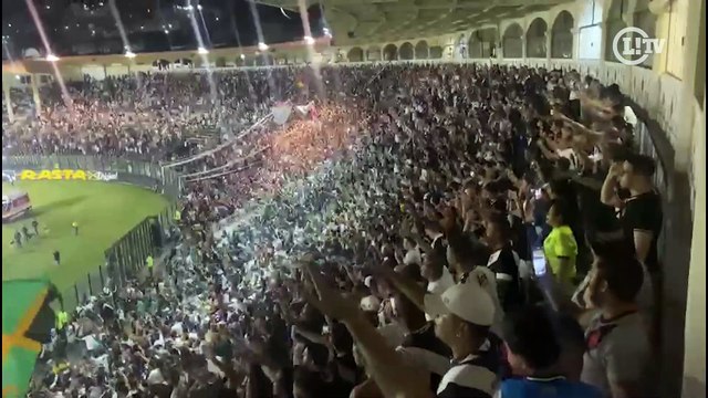 Torcida do Vasco faz a festa em São Januário lotado