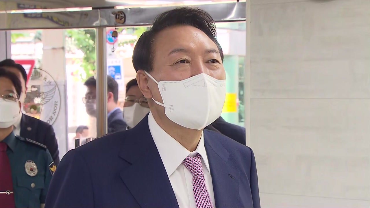 尹 대통령, '경찰국 반발' 속 일선 지구대 찾아 격려 / YTN