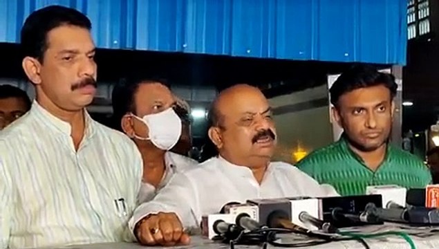 आधी रात के बाद सीएम ने की सरकार के वर्षगांठ पर आयोजित कार्यक्रमों को रद्द करने की घोषणा