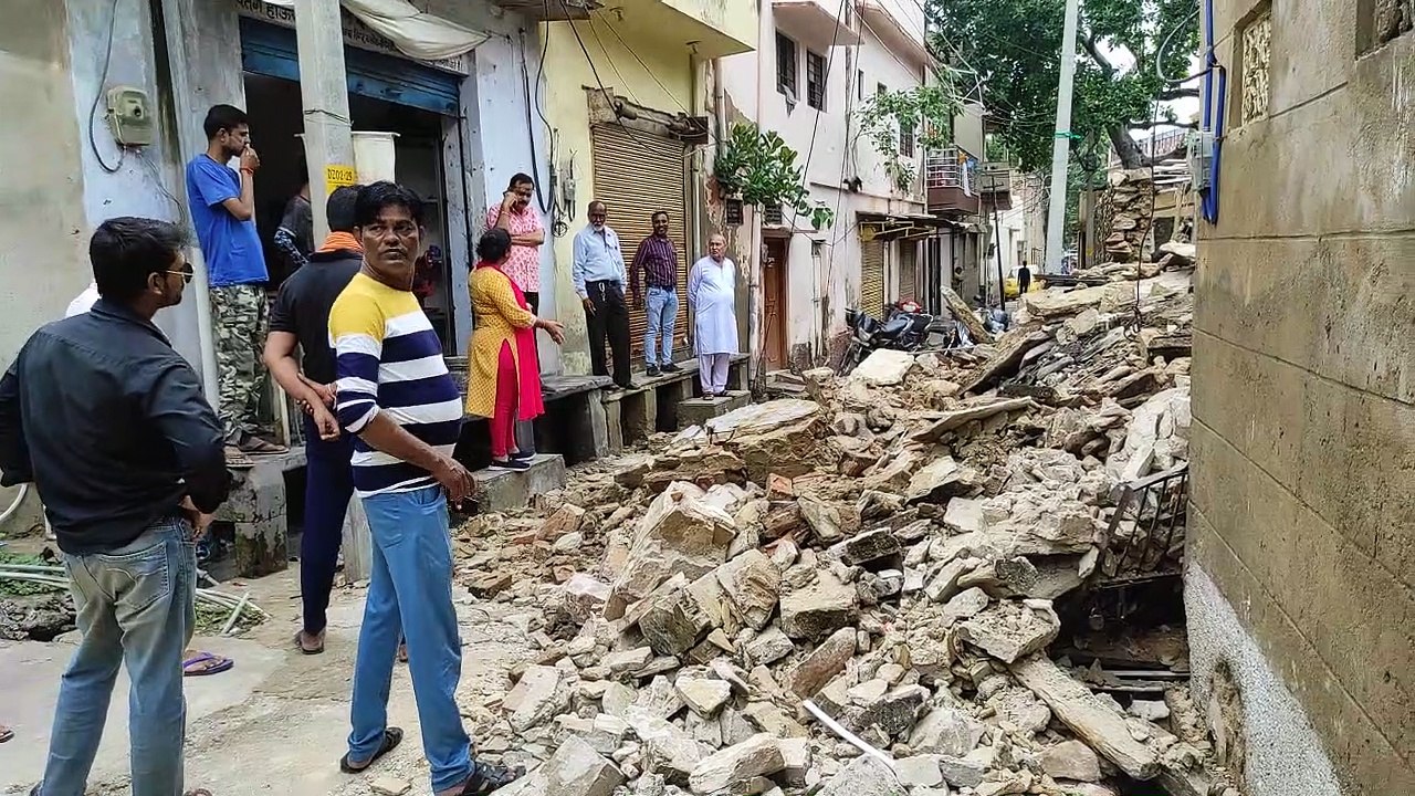 Video: अचानक आई तेज आवाज, भरभरा कर गिरी दीवार