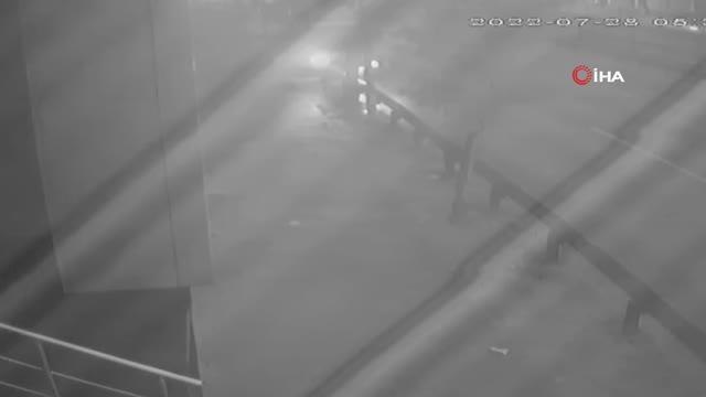 Bursa'da 2 kişinin yaralandığı kamyonet kazasının güvenlik kamerası görüntüsü ortaya çıktı