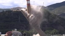 48 kilos de explosivos derriban la chimenea de la central térmica de la Robla