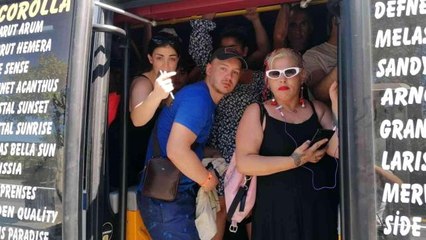 Turist çocuk, gereğinden fazla yolcu taşınan minibüste baygınlık geçirdi