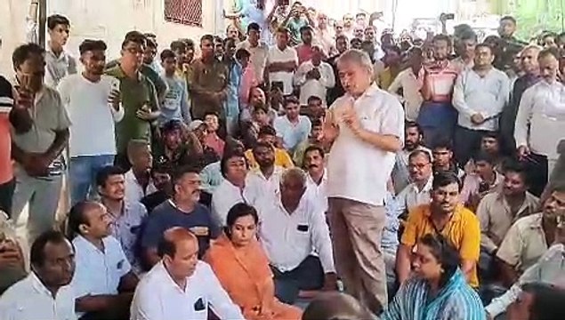 Rain damage fall: जलभराव इलाकों में पहुंची सरकार, लोगों की पीड़ा सुनी, देखें Video