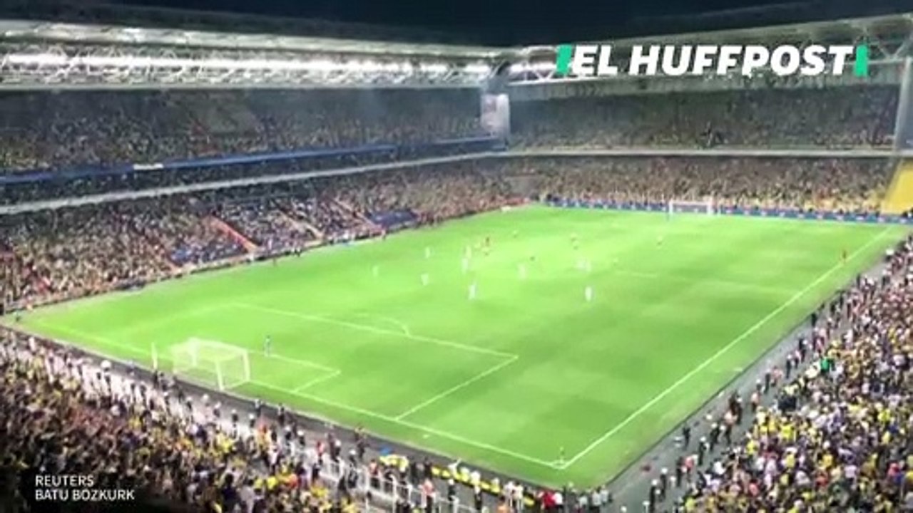 Los seguidores del Fenerbahçe gritan el nombre de Putin tras encajar un gol del Dinamo de Kiev