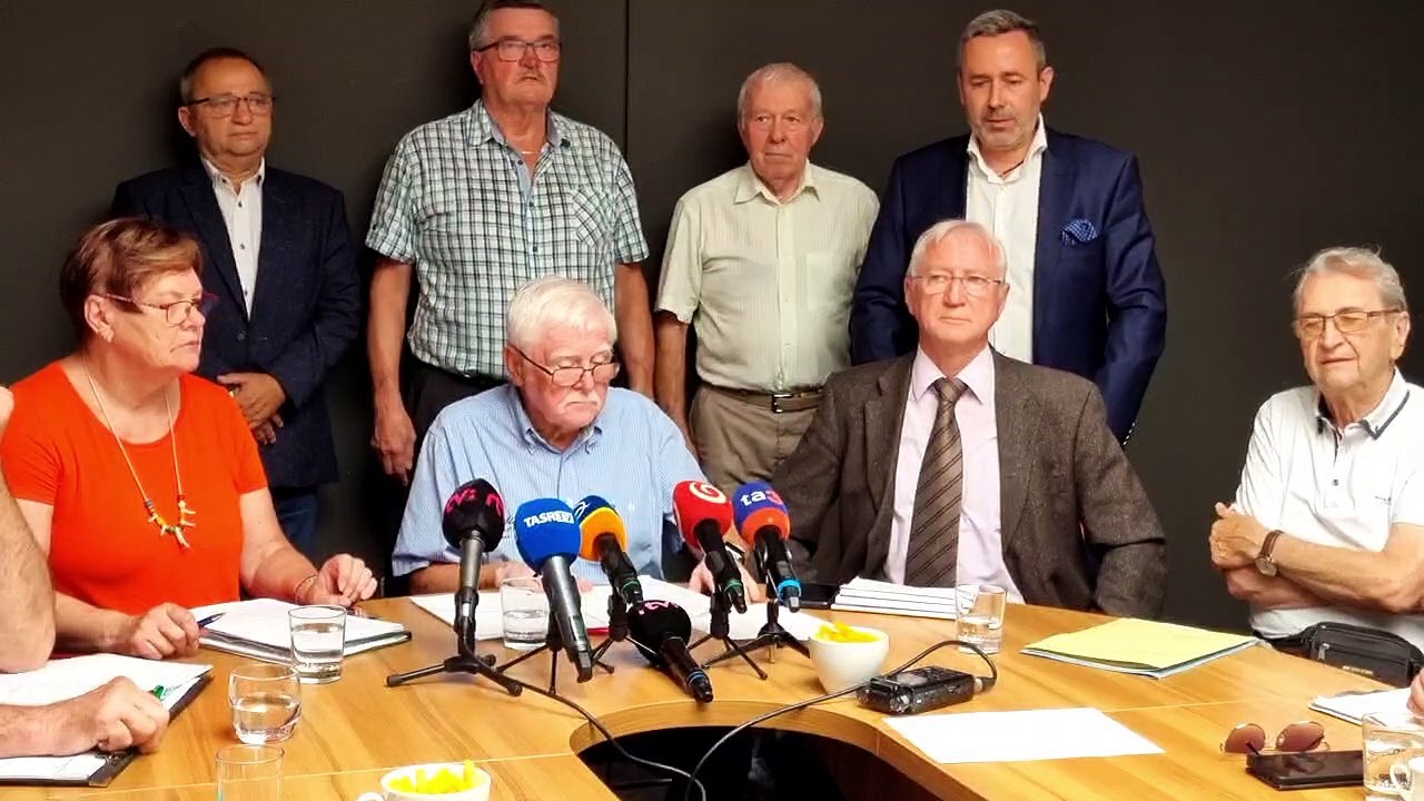 ZÁZNAM: Jednota dôchodcov spúšťa petíciu na presadenie pomoci seniorom