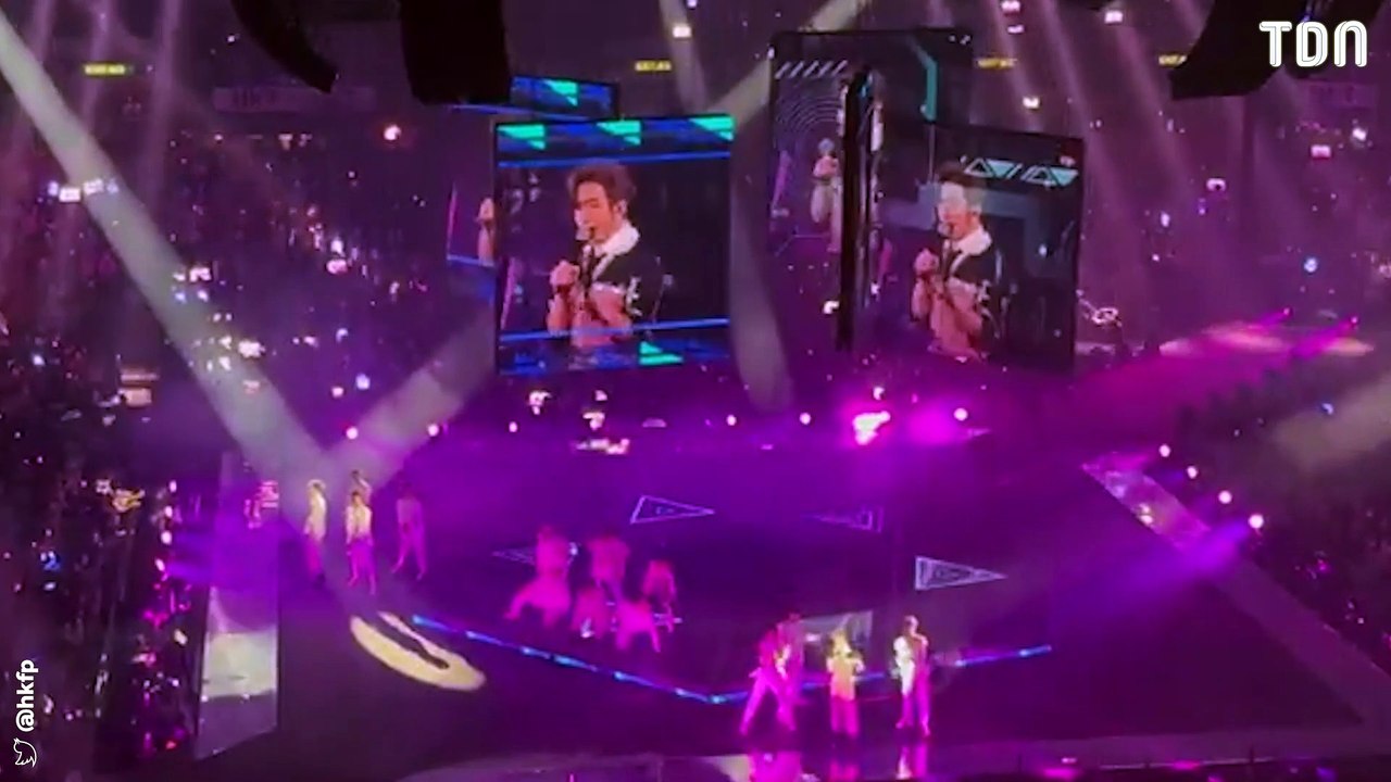 Un écran géant s'effondre sur un chanteur en plein concert !