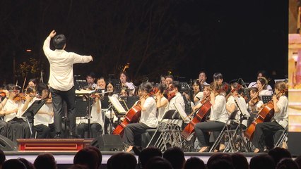 오케스트라 선율에 조명 쇼...돌아온 광화문광장 / YTN