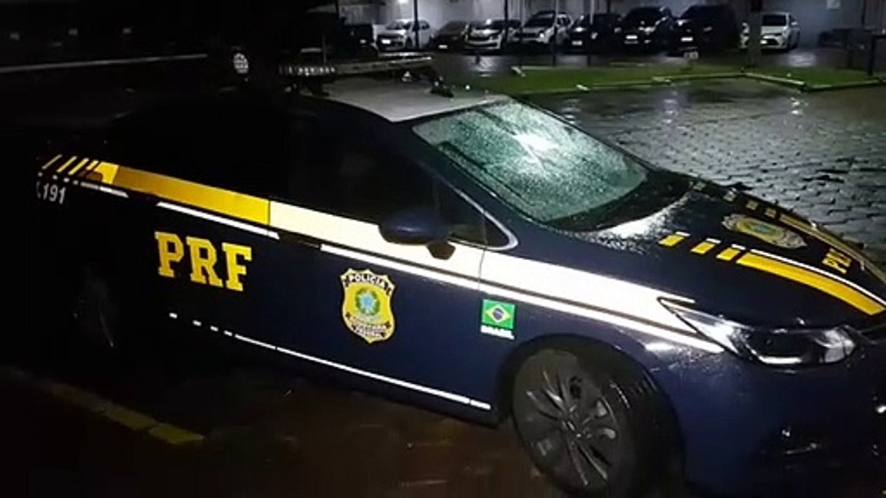 PRF realiza grande apreensão de maconha capulho em Cascavel